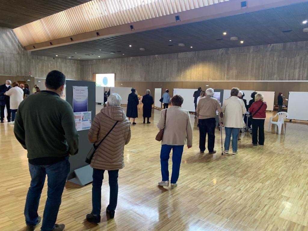 Segunda jornada de la vacunación a mayores de 80 años en el Palacio de Exposiciones de Santander, por donde habrán pasado 2.800 personas hasta este sábado.