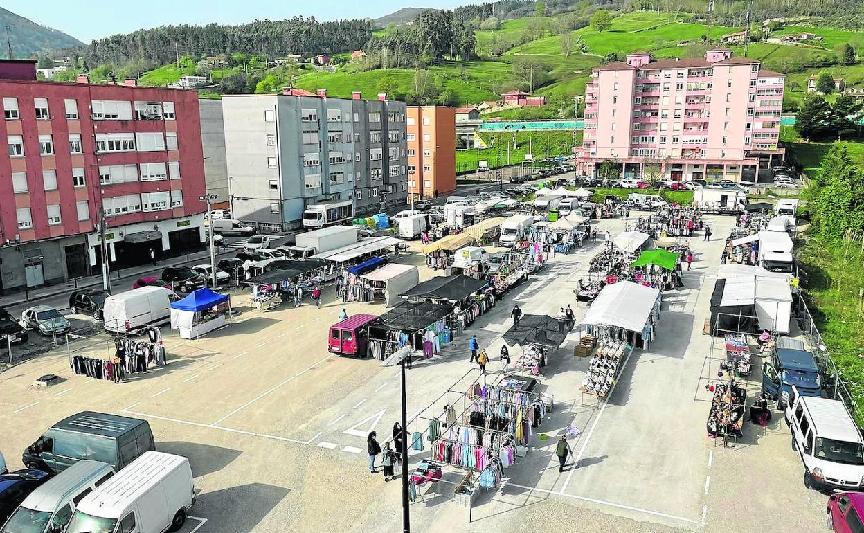 Tras las obras de mejora, la parcela se reabría el pasado miércoles para la celebración del mercado semanal. 