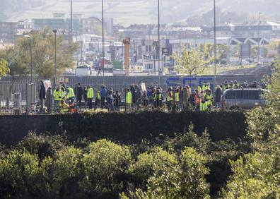 Imagen secundaria 1 - La totalidad de la plantilla de SEG secunda la huelga