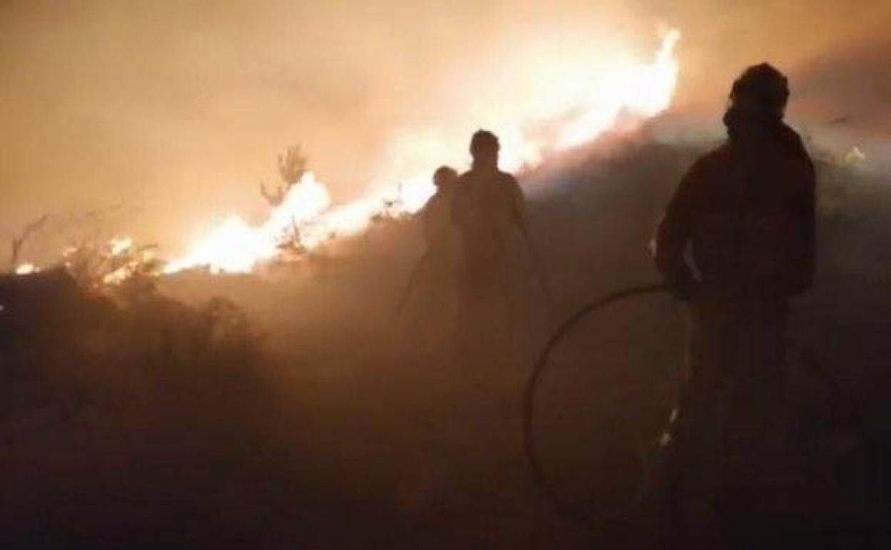 Cantabria tiene un incendio forestal activo en Tudanca