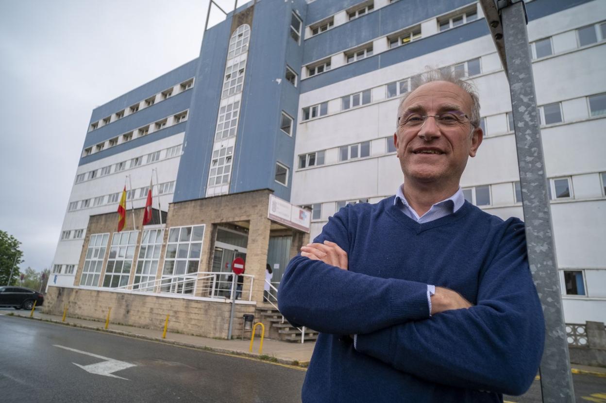 Pedro Herrera, en la sede del Servicio Cántabro de Salud, en Santander. 