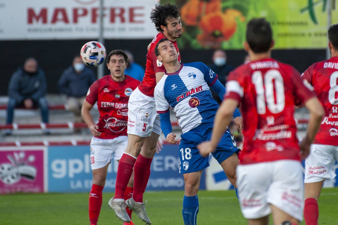 Empate a cero entre el Laredo y el Ebro en el arranque de la segunda fase de la Liga.