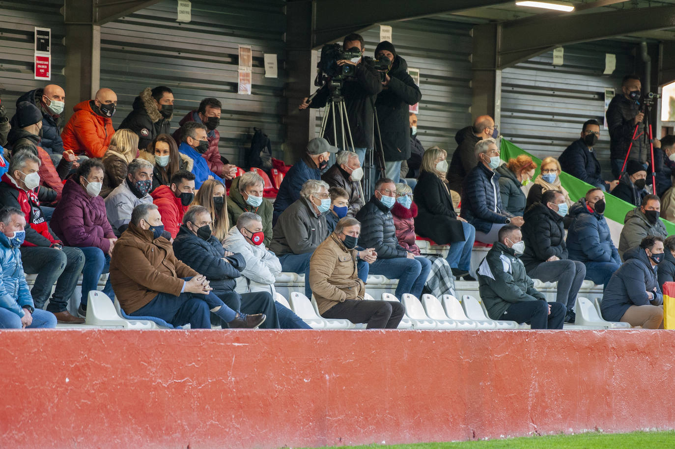 Empate a cero entre el Laredo y el Ebro en el arranque de la segunda fase de la Liga.