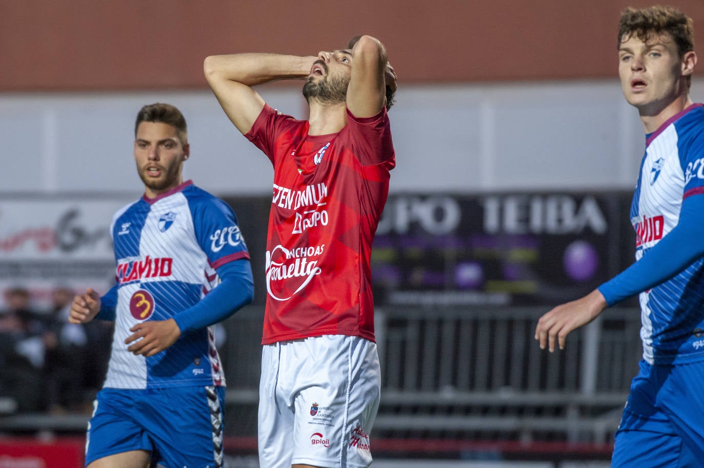 Empate a cero entre el Laredo y el Ebro en el arranque de la segunda fase de la Liga.