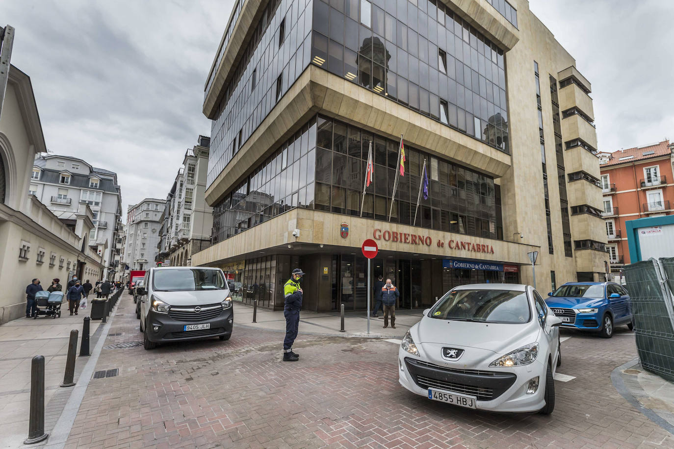 Las obras del Proyecto Pereda modifican el tráfico del centro. La calle Hernán Cortés cambia de sentido y Marcelino Sanz de Sautuola se cerrará