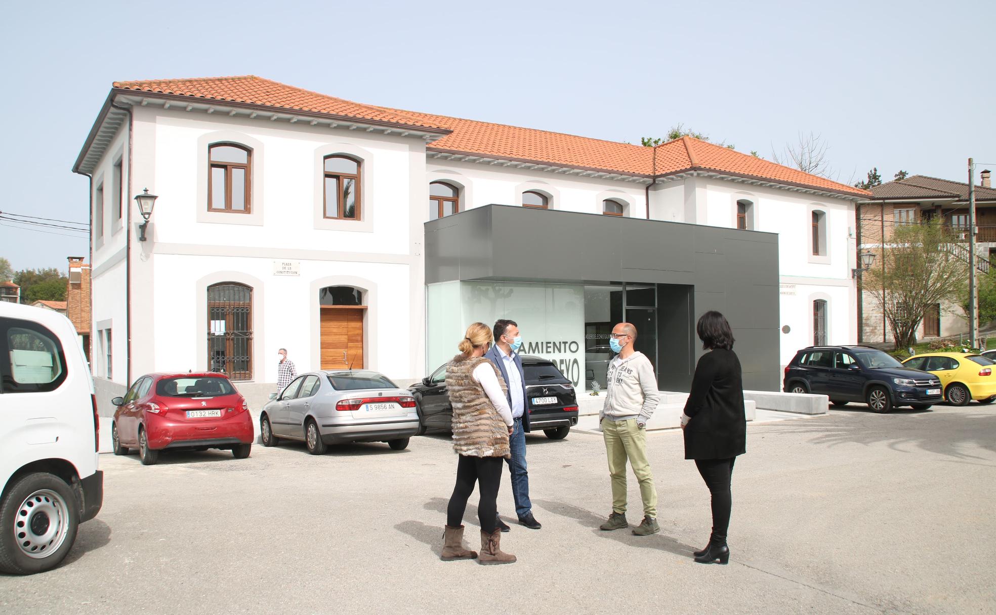 Uno de los cambios más evidentes se encuentra en la fachada y, sobre todo, en los accesos al edificio 