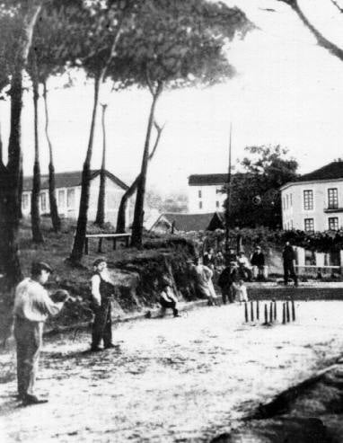 Año 1900. Fotografía antigua de la bolera de 'Los Pinares' en El Sardinero.