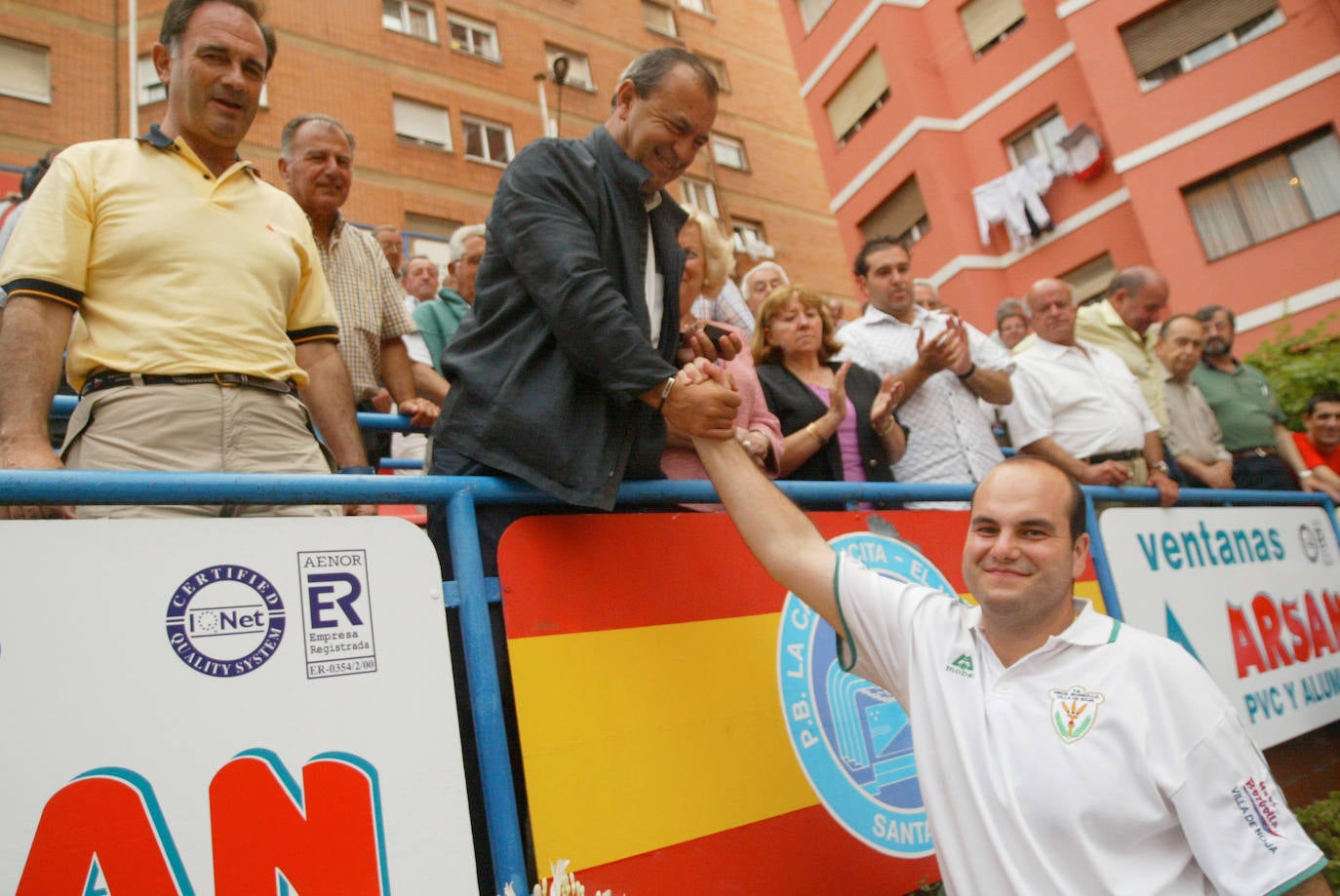 21/07/2004. Jesús Salmón ganó el Bolo de oro-Memorial Javier Lantarón, en la bolera 'El Verdoso'.