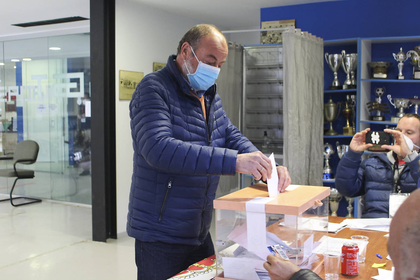 El proceso de votación arrancó en la mañana y se cerró a las ocho de la tarde dentro de un estricto protocolo de seguridad