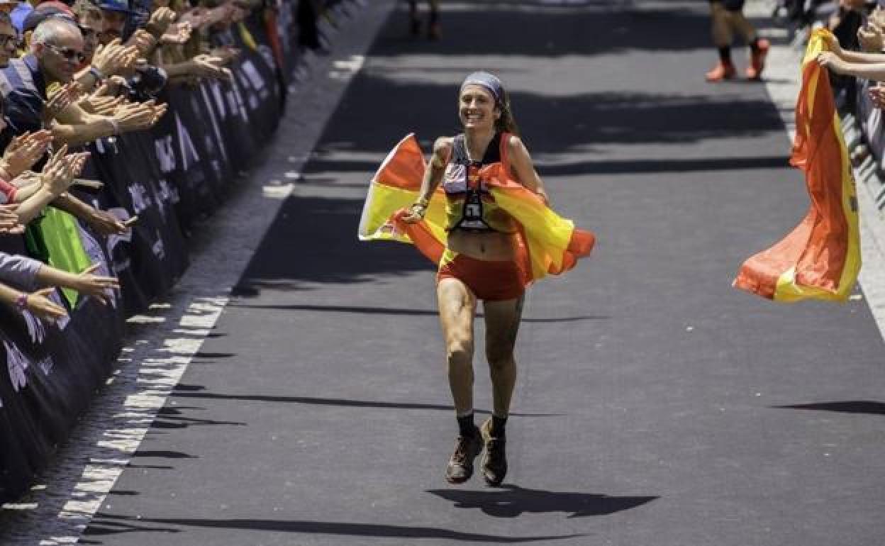 La cántabra Azara García de los Salmones en una competición con la selección española de carreras de montaña.