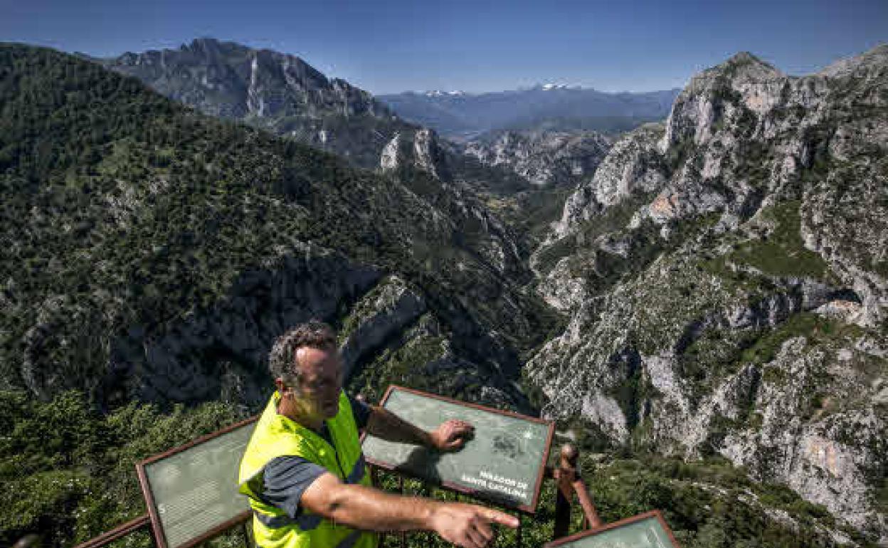 Vista del Desfiladero de la Hermida desde el mirador de Santa Catalina