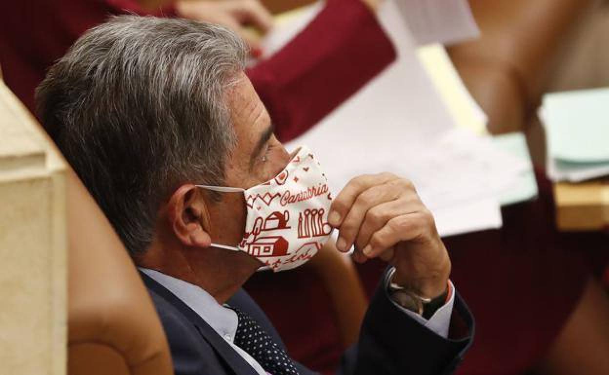 Revilla pide recibir la vacuna de AstraZeneca pero se la deniegan por no pertenecer al colectivo indicado