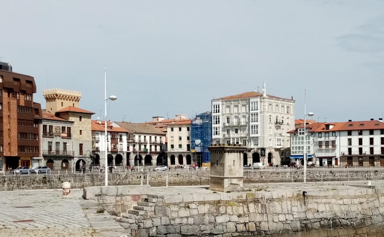 El Ayuntamiento de Castro en el entorno portuario.