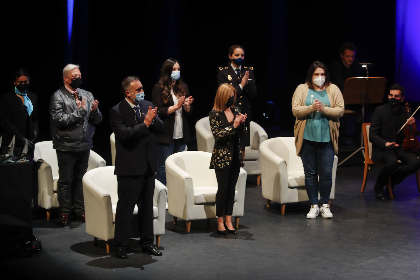 El Diario Montañés presentó este jueves a la comunidad el Anuario de Cantabria 2020, un trabajo periodístico gestado en el ocaso del año del covid y alumbrado en una gala frugal en la que este medio distinguió a toda la sociedad de la región con el premio Cántabro del Año.