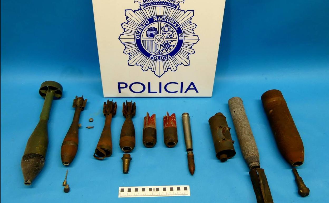 Encuentran nueve explosivos de la Guerra Civil mientras limpiaban un trastero en Santander