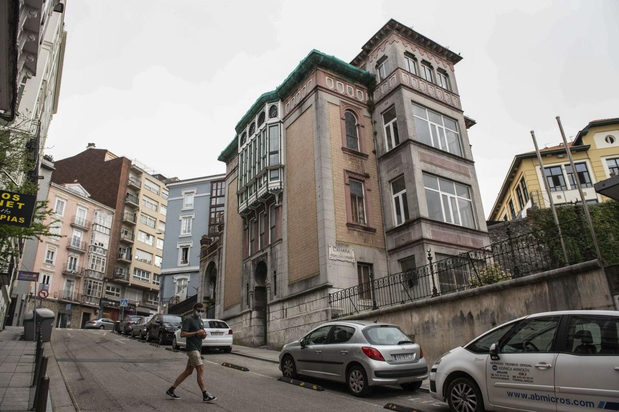 El edificio, en el entorno de Cañadío, lleva más de dos décadas desocupado. 