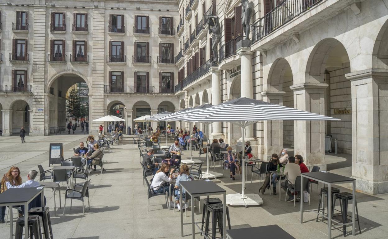El Café de Velarde renueva la oferta de la Porticada de Santander
