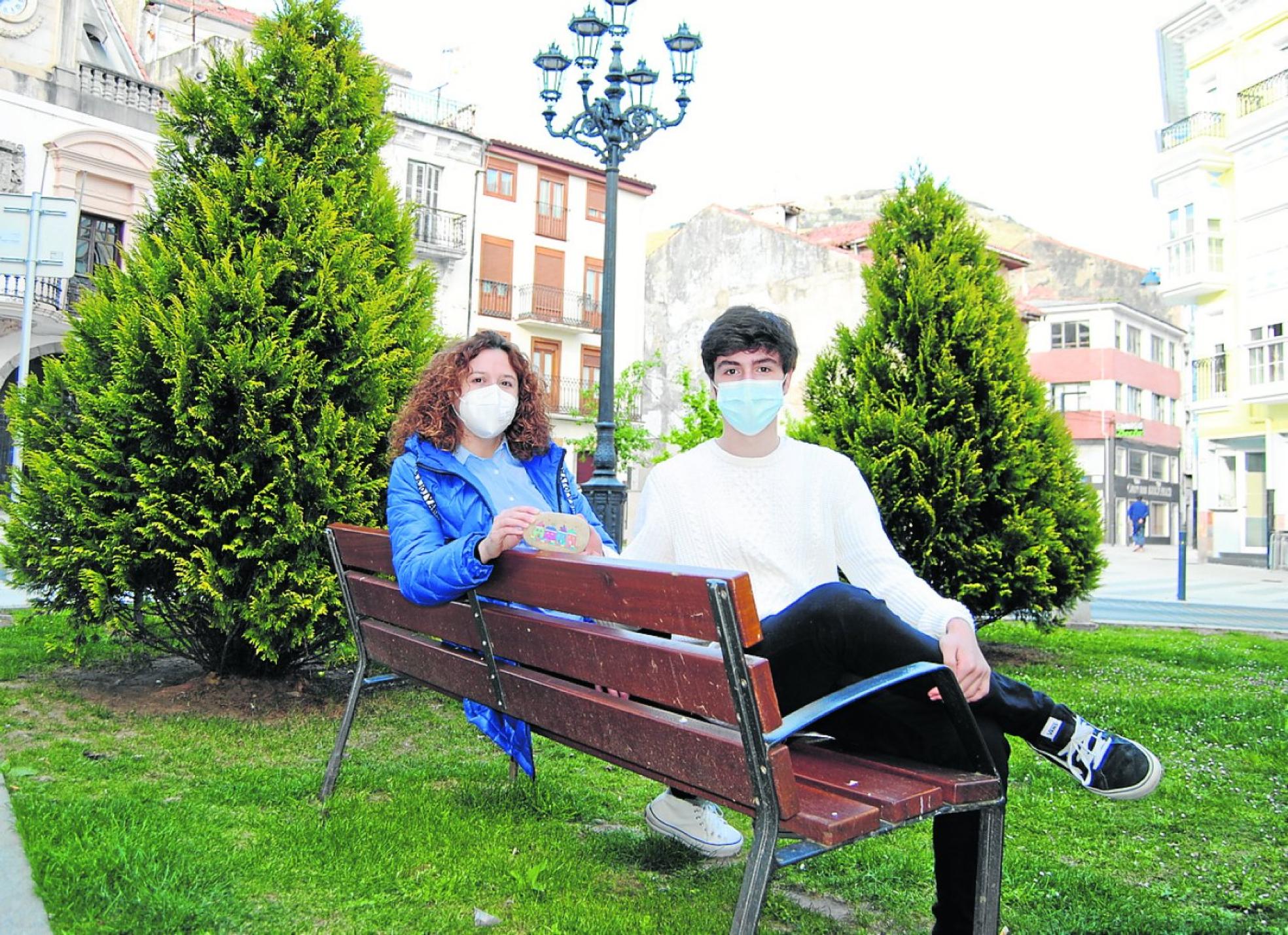 Lara Agudo, impulsora de la iniciativa, con José Ángel Sánchez, integrante del Coro Joven 7 Villas . 