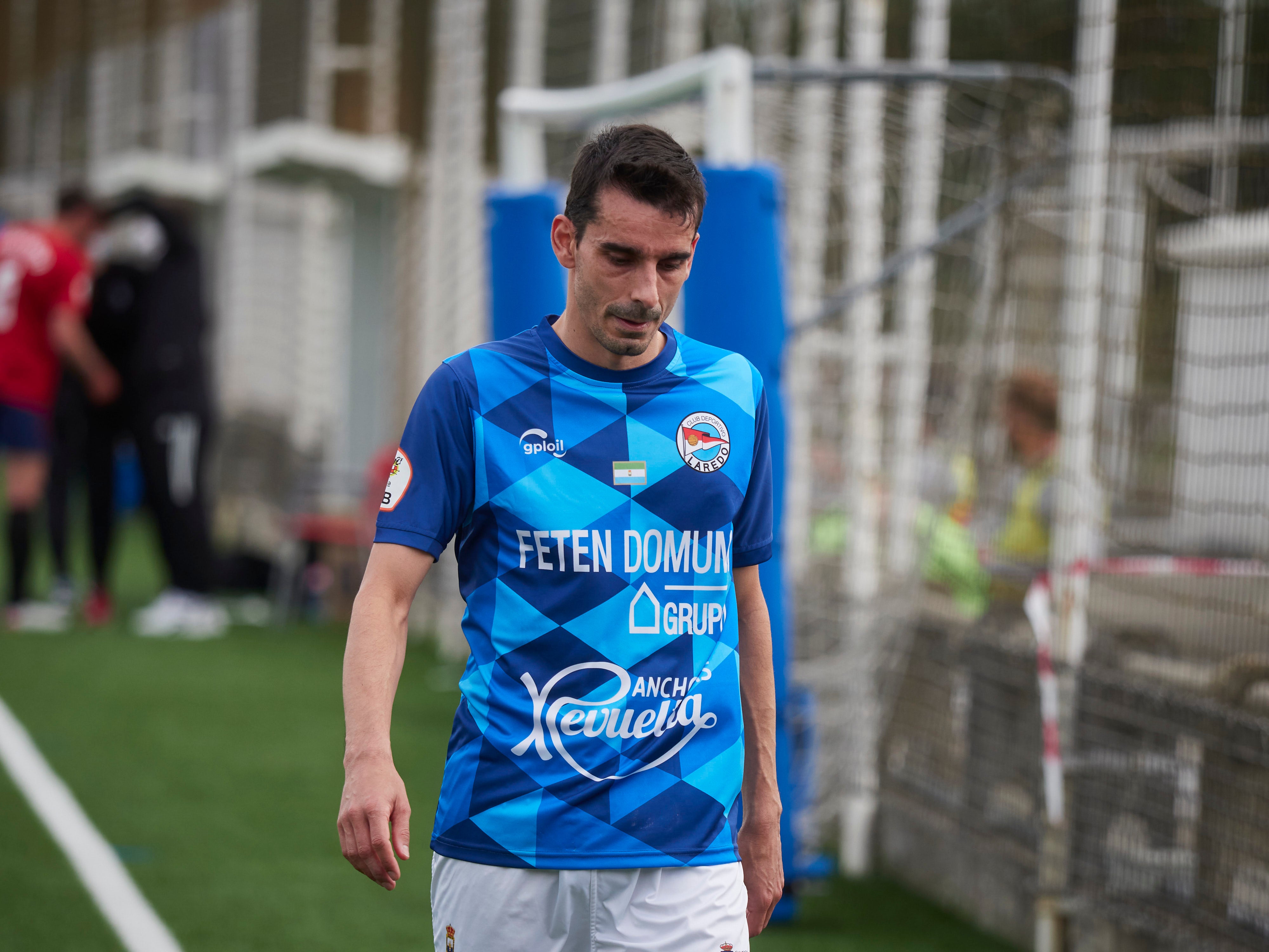 Los pejinos sufrieron la expulsión de dos jugadores en Tajonar, donde cayeron por 3-1