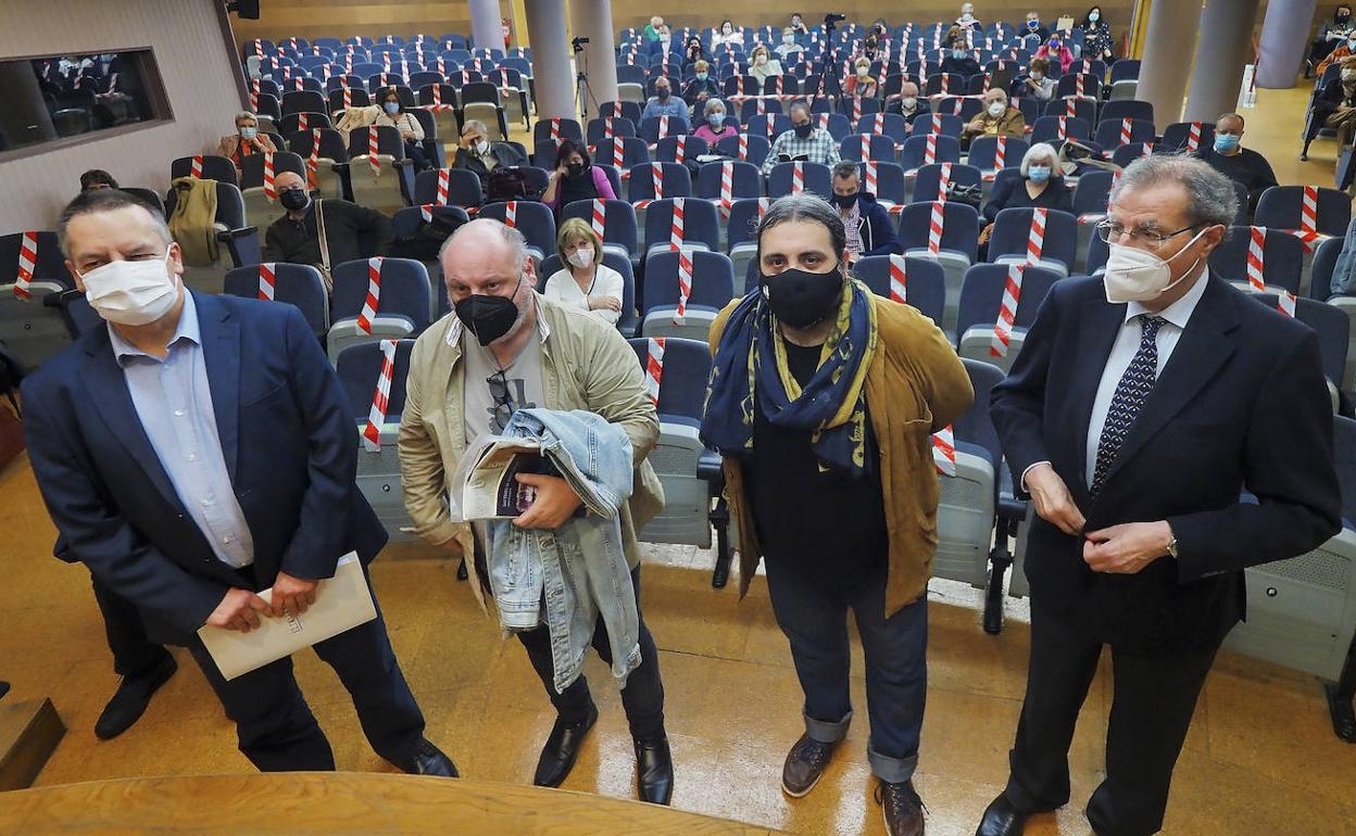 Íñigo Noriega, Guillermo Balbona, Aser Falagán y Manuel Ángel Castañeda, antes de la presentación. 