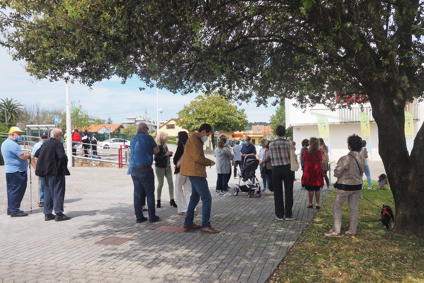 Fotos: La marcha solidaria por el 0,77% recorre Cantabria