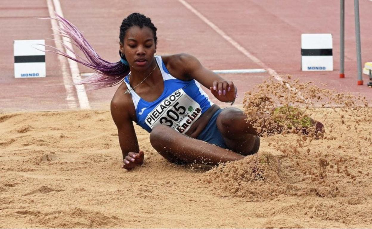 Osasere Eghosa no falló en el triple salto y logró una victoria para el equipo.