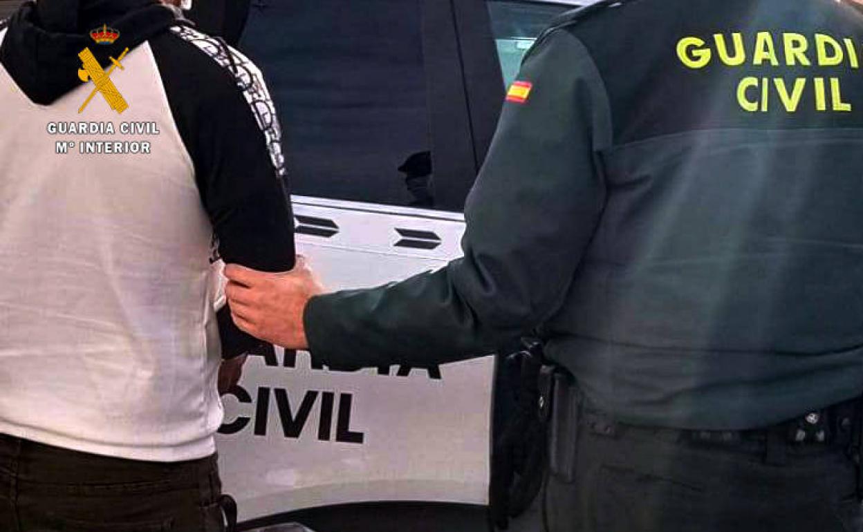 Detenido por atracar un estanco de Cartes, al que entró a robar hasta tres veces