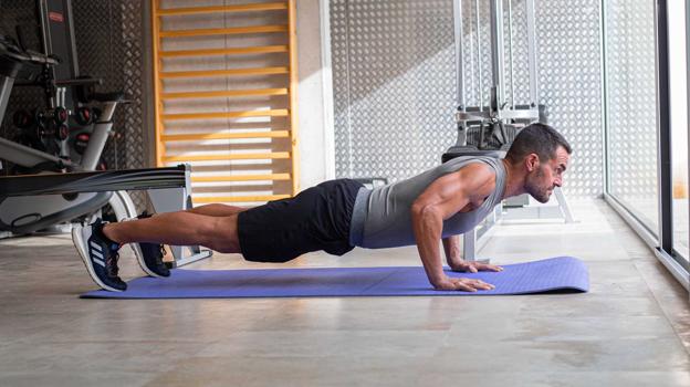 Flexiones, autocarga para trabajo de pectoral.