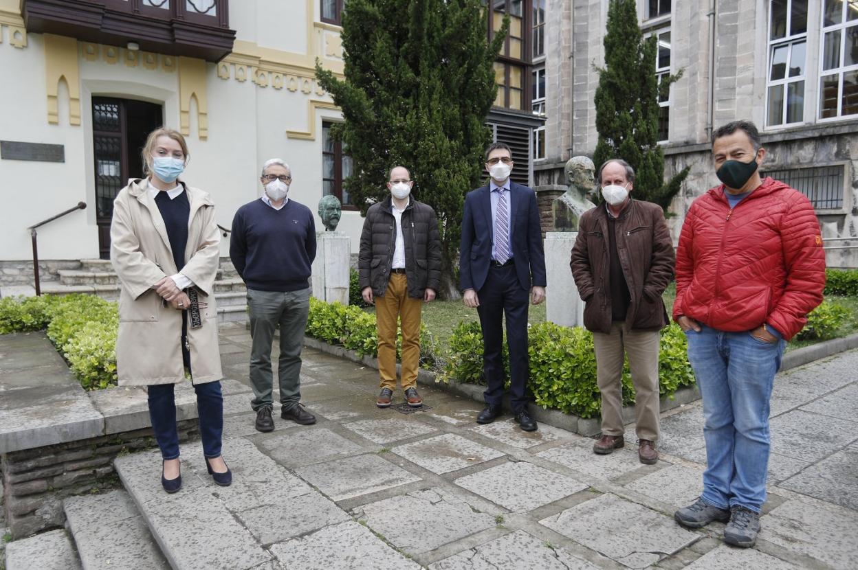 Eva Guillermina Fernández, Manuel Estrada, Javier Voces, Guillermo Martínez, Enrique Campuzano y Borja Rodríguez. 