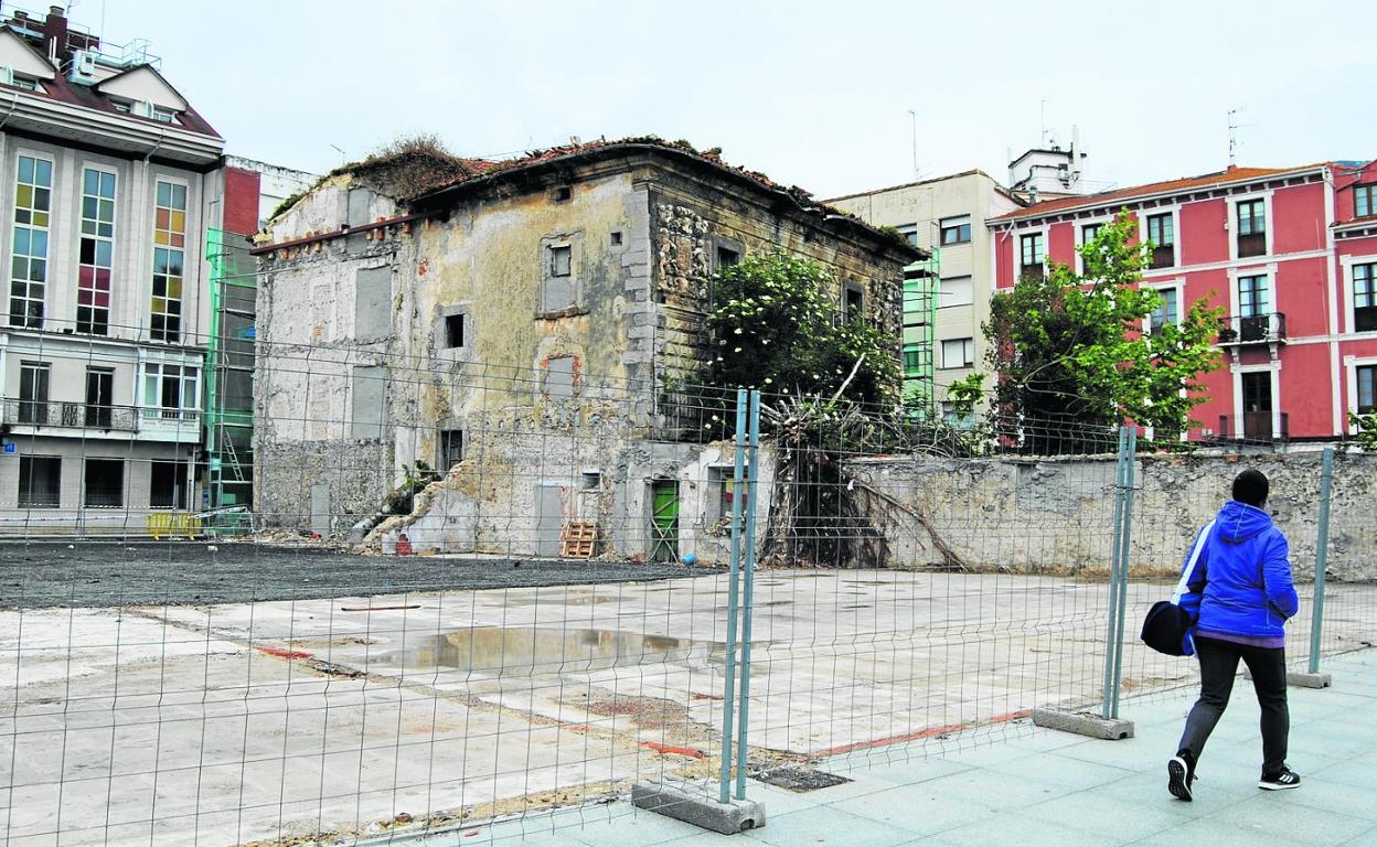 Vista del edificio del Palacio de Chiloeches una vez se ha derribado el ala oeste. 