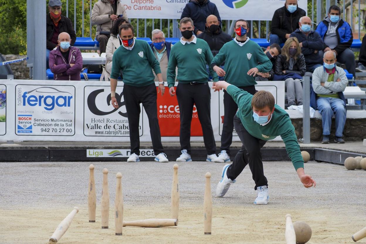 Chin Velasco birla para Borbolla con Raúl de Juana, Alberto Díaz y Roberto de Juana al fondo. 