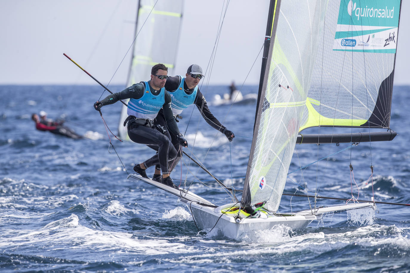 Primera jornada del test preolímpico de las clases 49er y Nacra 17 que se disputa en Santander.