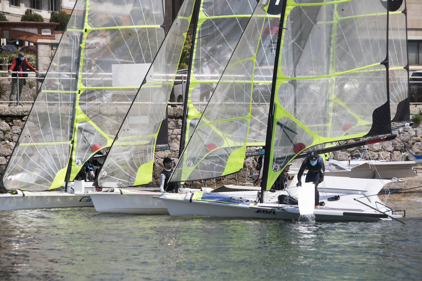 Primera jornada del test preolímpico de las clases 49er y Nacra 17 que se disputa en Santander.