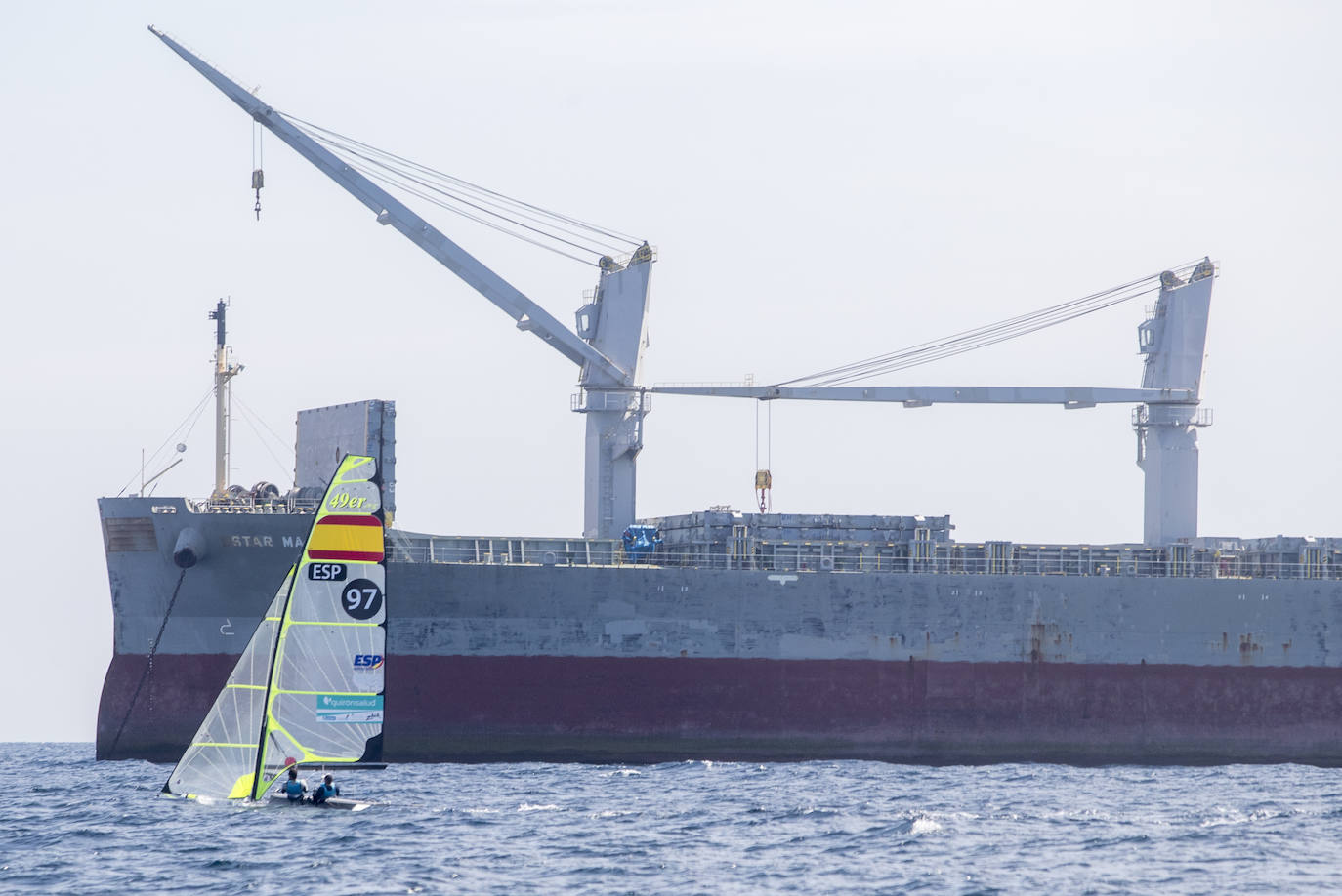 Primera jornada del test preolímpico de las clases 49er y Nacra 17 que se disputa en Santander.