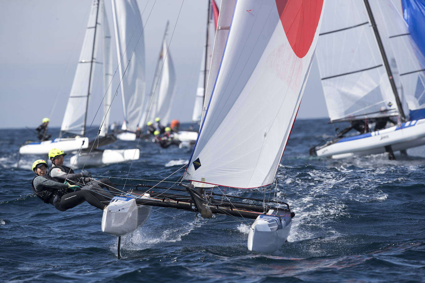 Primera jornada del test preolímpico de las clases 49er y Nacra 17 que se disputa en Santander.