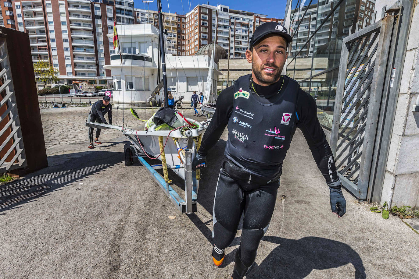 Los mejores regatistas del mundo de las clases 49er y Nacra 17 se miden en aguas de Santander antes de verse las caras en los Juegos de Tokio.