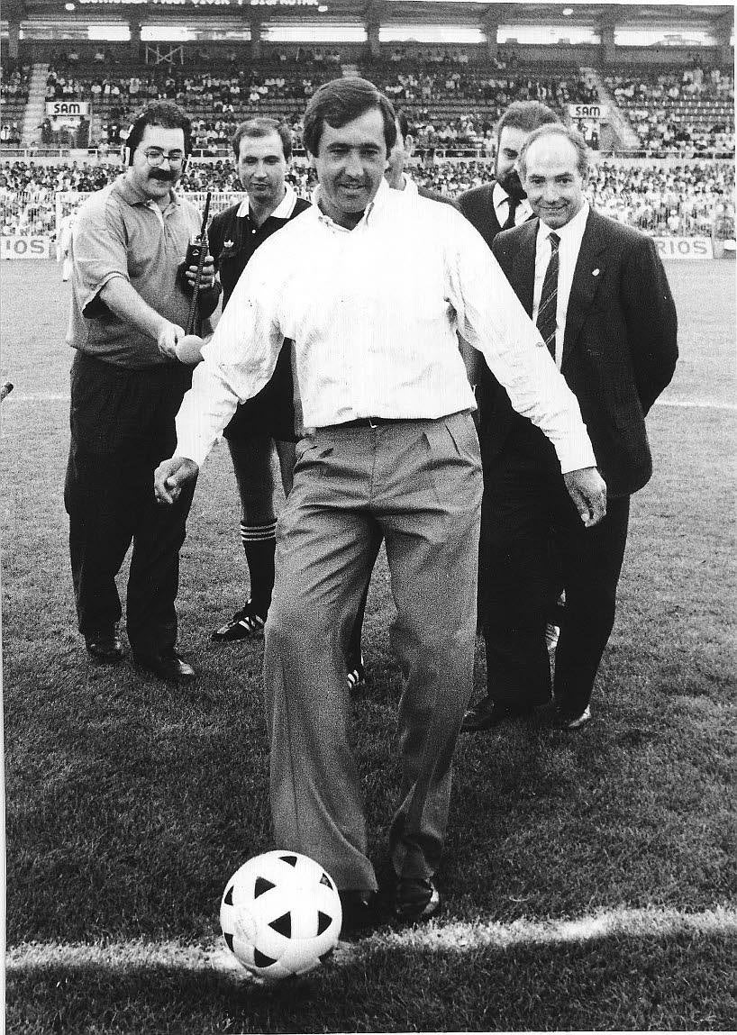 20/08/1988 Inauguración de los nuevos Campos de Sport de El Sardinero en el que Severiano Ballesteros lanza el saque de honor en presencia del presidente Manuel Huerta y del periodista Claudio Acebo.