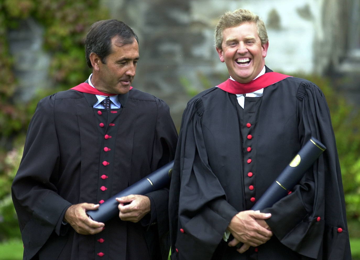 18/07/2000 Severiano Ballesteros tras ser ordenado Doctor Honoris Causa por la Universidad de Saint Andrews junto a Colin Montgomerie.