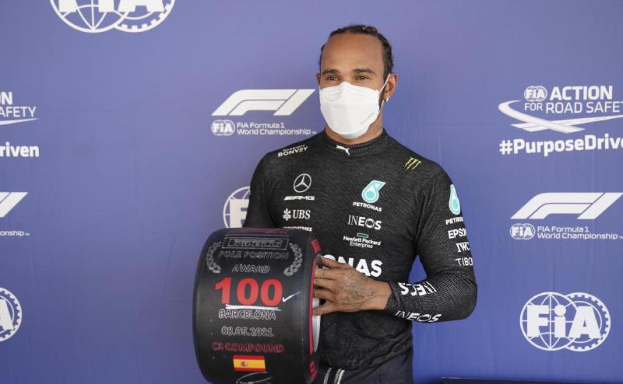 Lewis Hamilton, tras conseguir la 100ª pole de su carrera. 