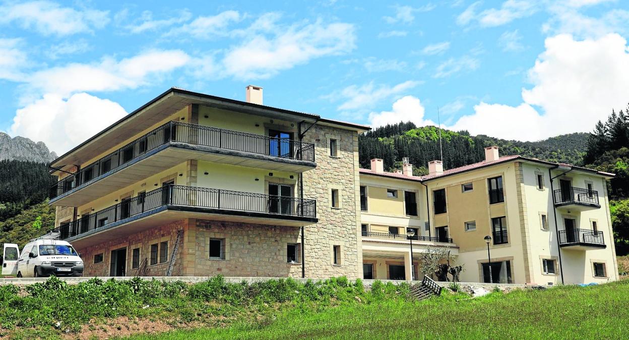 La nueva residencia de la comarca se encuentra en la localidad de Aliezo. 