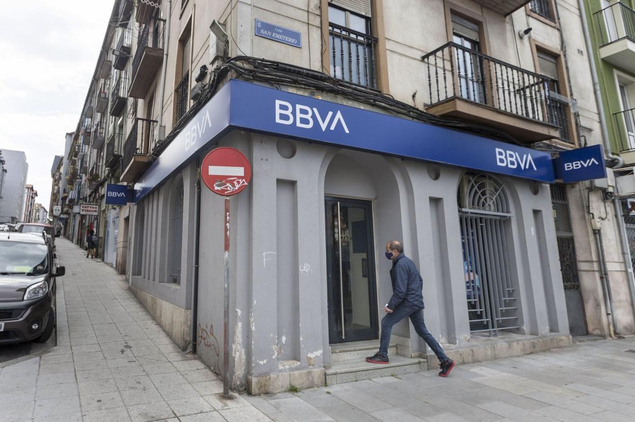 Oficina bancaria del BBVA en Santander. 