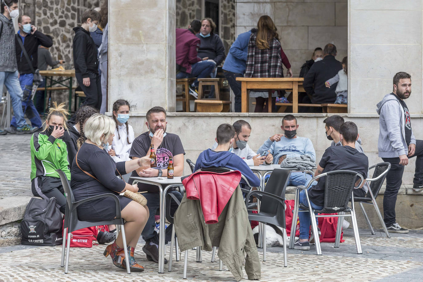 Castro Urdiales recibió menos visitantes de los esperados en el primer fin de semana completo tras el fin del estado de alarma, que estuvo condicionado por la lluvia