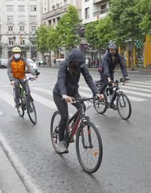 Imagen secundaria 2 - Cantabria ConBici reivindica la necesidad de cumplir las normas de velocidad 30