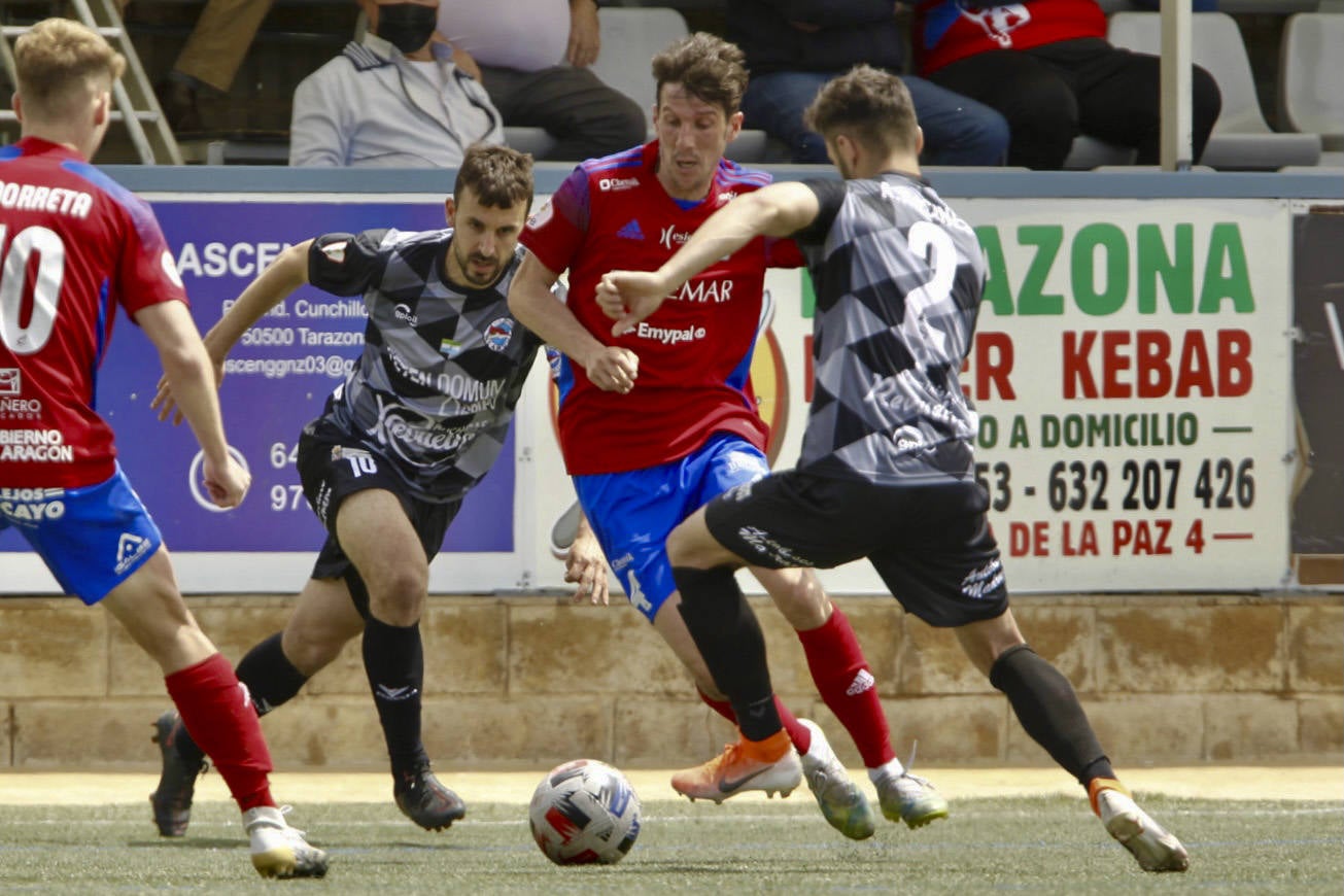 Fotos: El Laredo cae en Tarazona en minutos finales