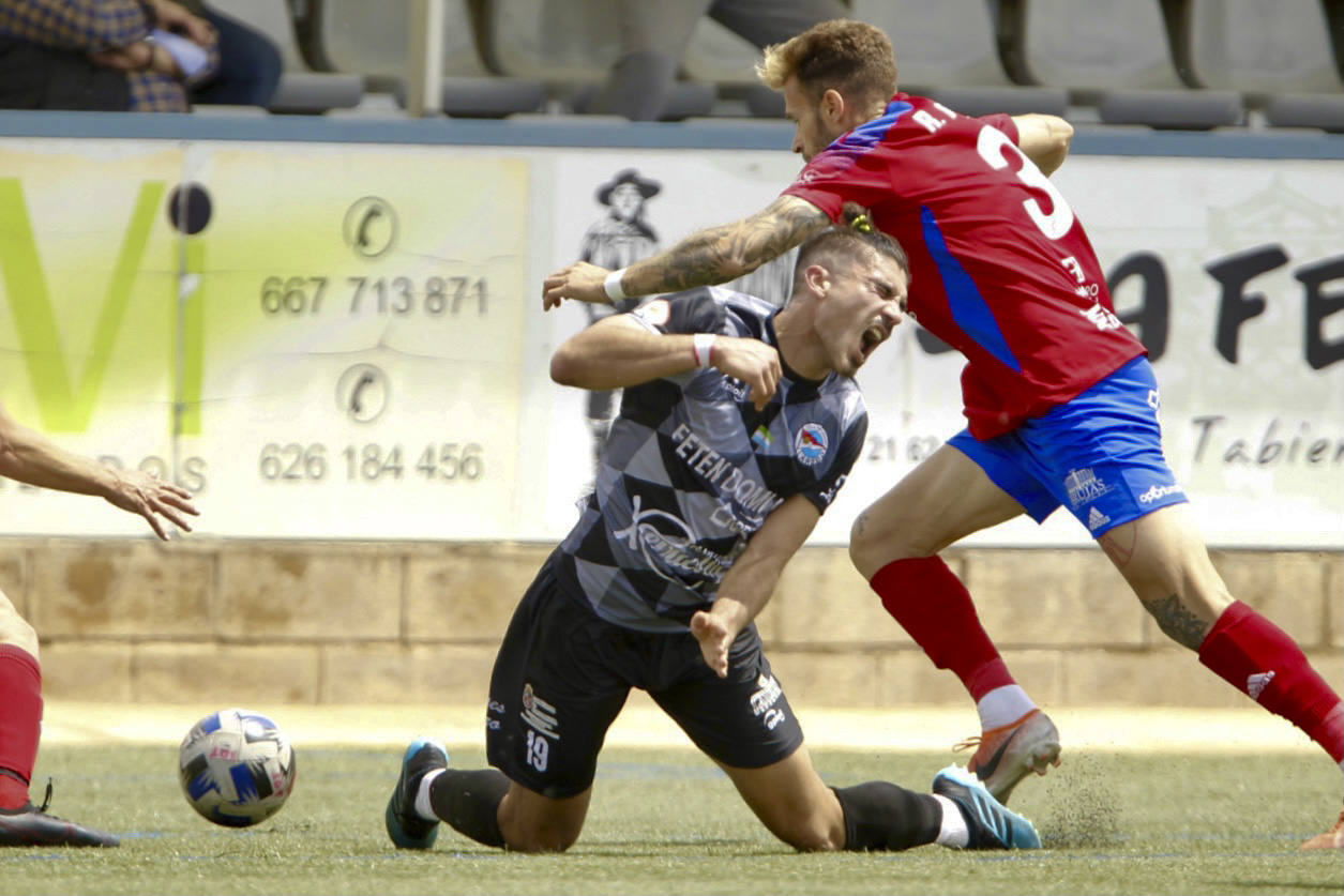 Fotos: El Laredo cae en Tarazona en minutos finales