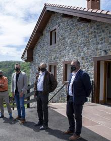 Imagen secundaria 2 - Crean un centro de encuentro del montañismo con apartamentos turísticos en las antiguas escuelas de Colio