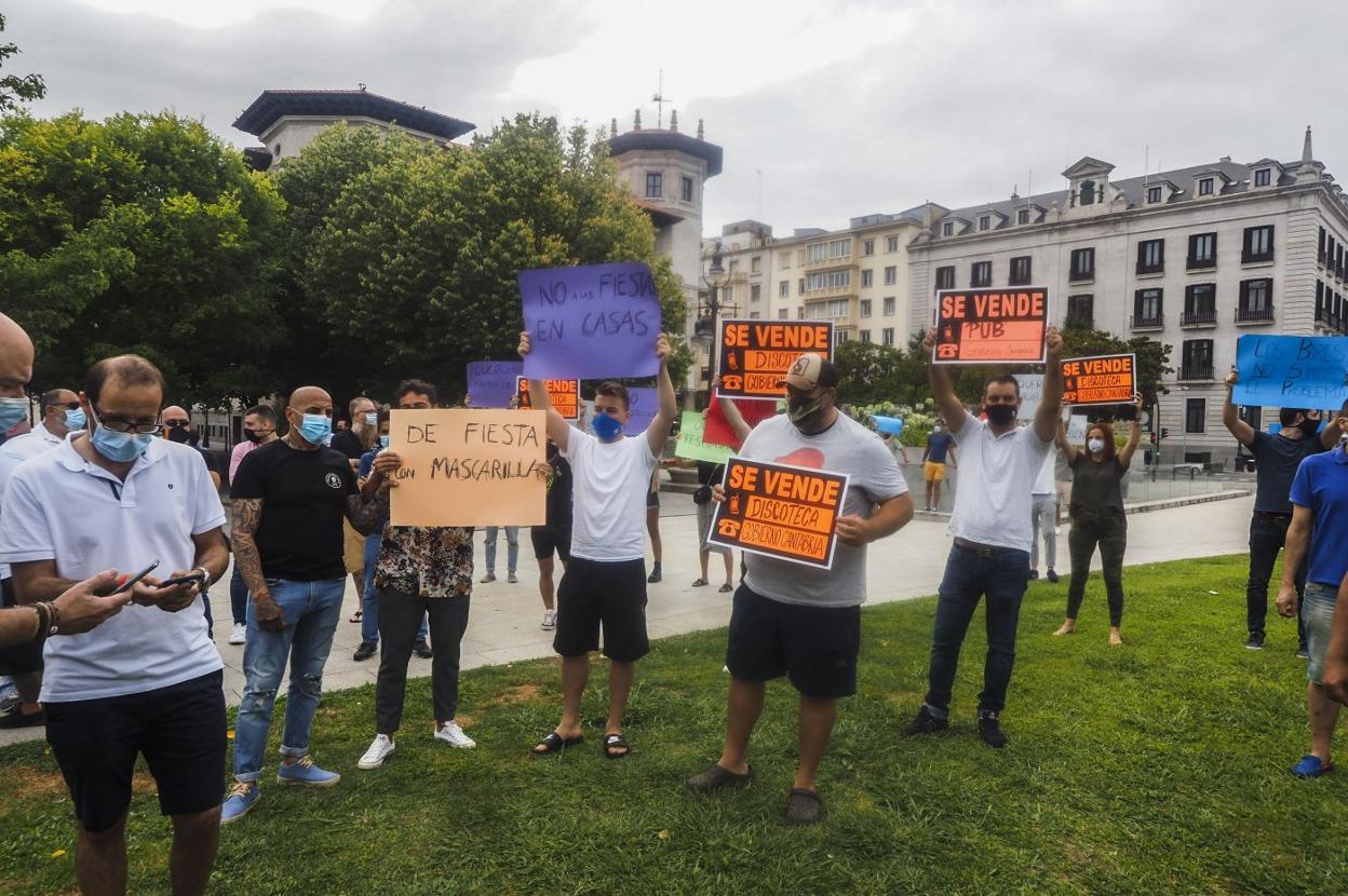 Imagen de una de las protestas de los empresarios del sector del ocio nocturno. sane