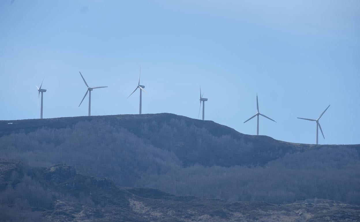 Parque eólico de Cañoneras, en Soba, el único que hay activo a día de hoy en Cantabria.