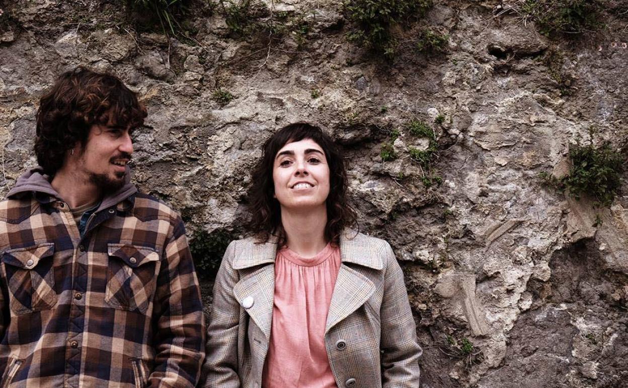 El dúo santanderino La Mala Hierba presenta su disco-libro este sábado en el Café de las Artes