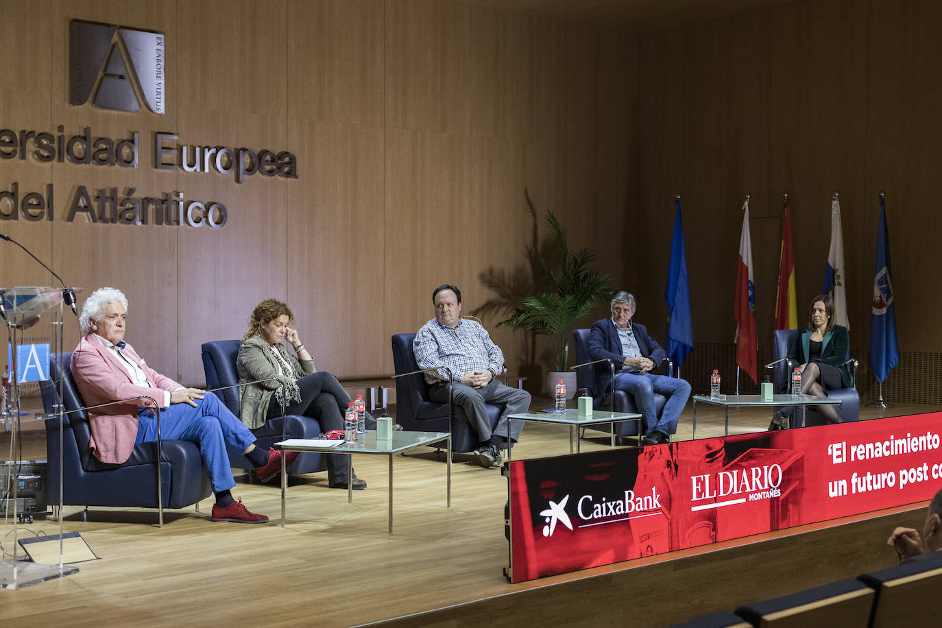 El salón de actos de la Universidad Europea del Atlántico acogió este foro organizado por El Diario Montañés y CaixaBank 